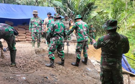 Dandim 0704 Banjarnegara kunjungi karya bakti Jembatan Garuda Desa Tlaga