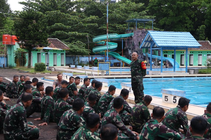 Uji Kemampuan Prajurit Kodim 0704/Banjarnegara Gelar Renang Militer Dasar
